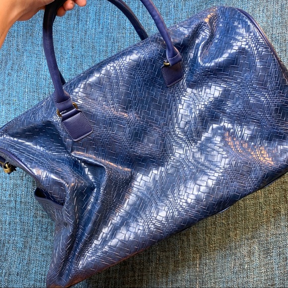 Nicole Miller Blue Embossed Weekender Travel Bag - Picture 4 of 8